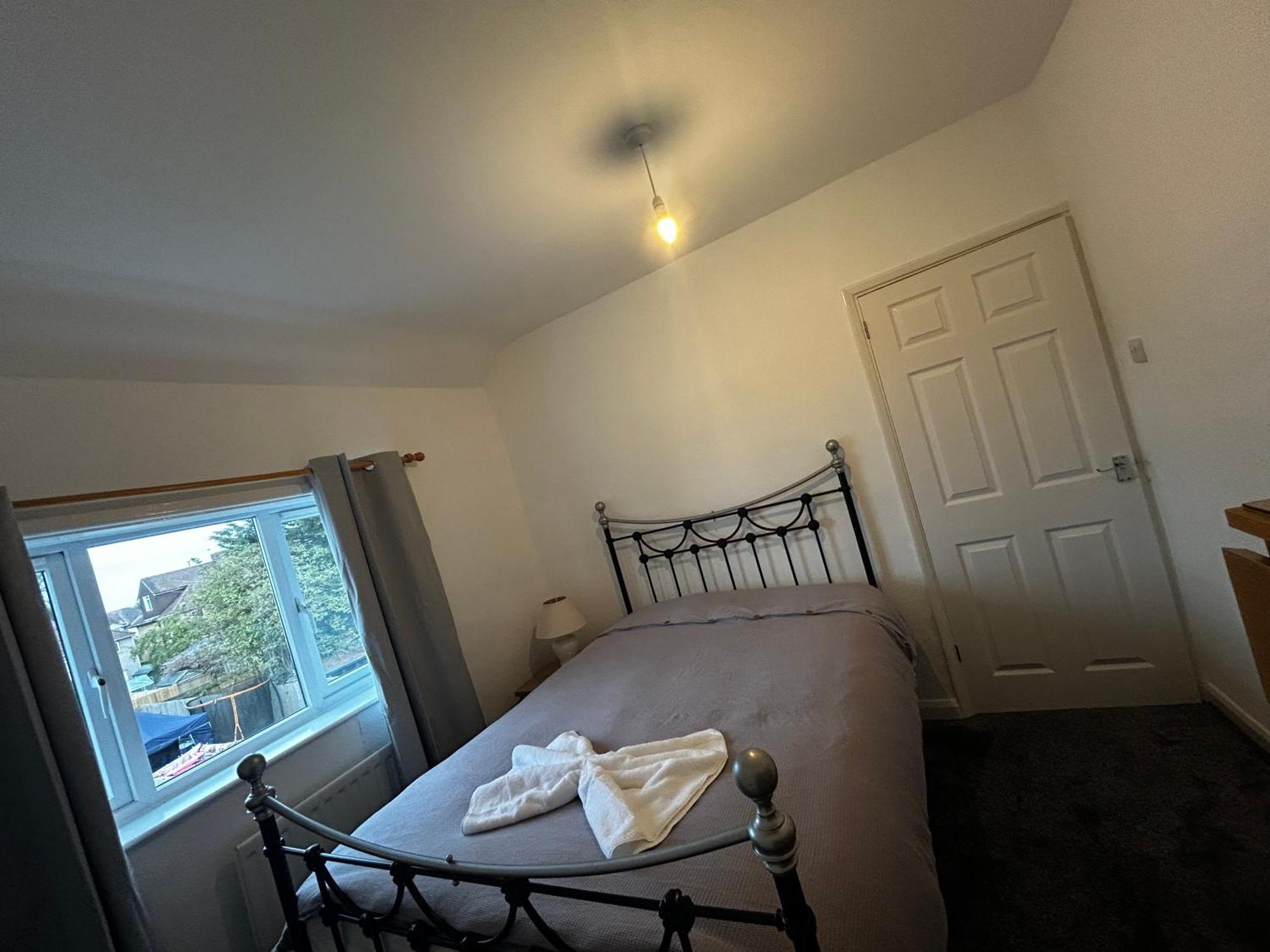 Family Home Near Cribbs Causeway And The Wave, Just 2 Minutes From Airbus And Rolls Royce บริสตอล ภายนอก รูปภาพ