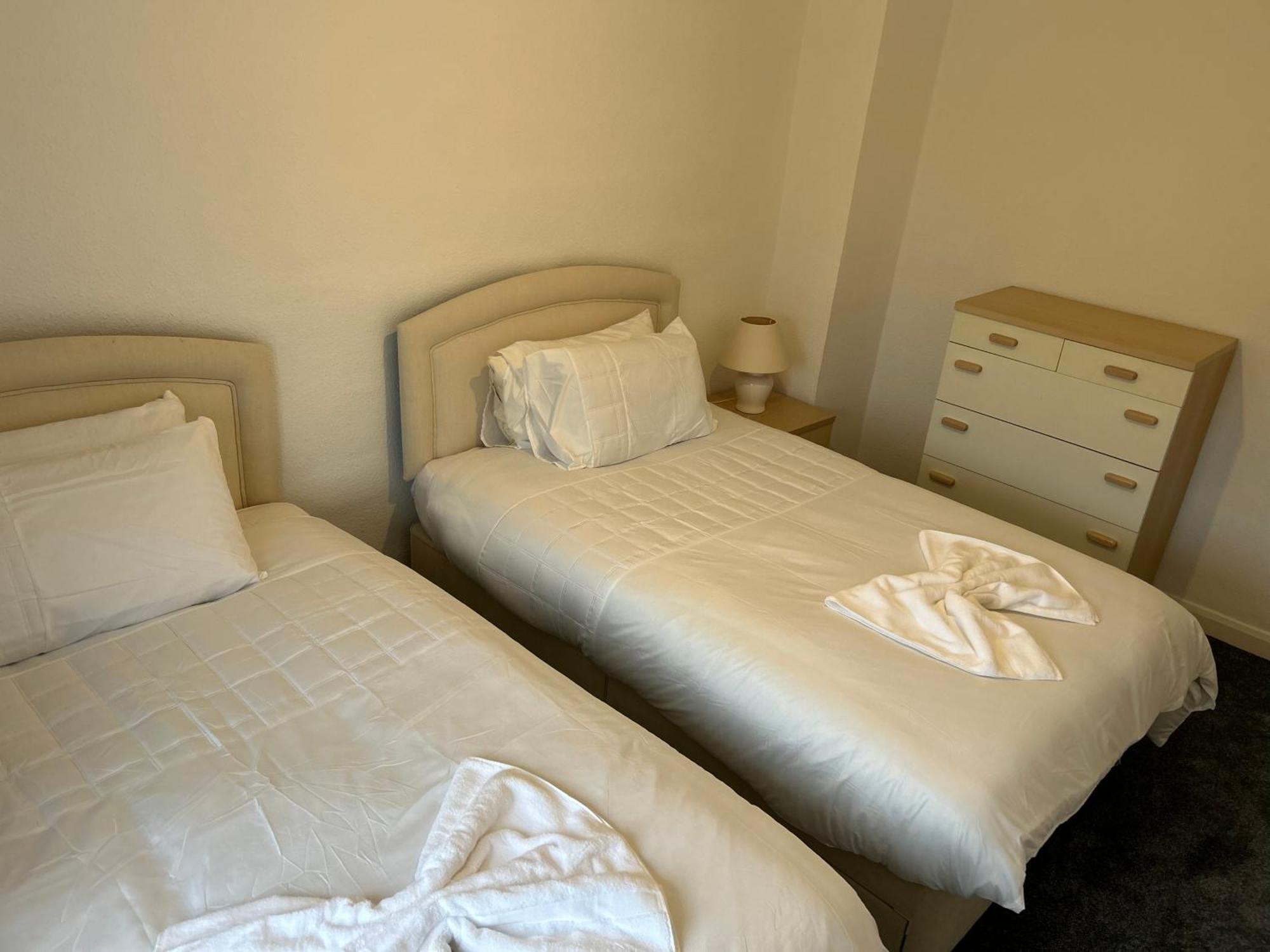 Family Home Near Cribbs Causeway And The Wave, Just 2 Minutes From Airbus And Rolls Royce บริสตอล ภายนอก รูปภาพ