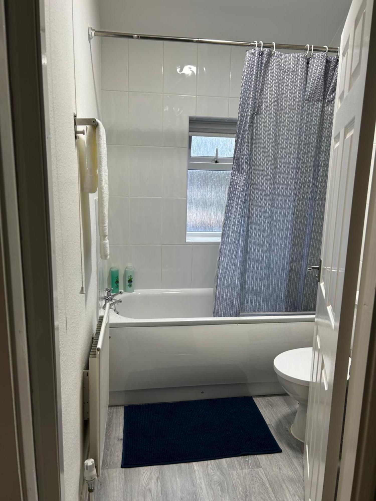Family Home Near Cribbs Causeway And The Wave, Just 2 Minutes From Airbus And Rolls Royce บริสตอล ภายนอก รูปภาพ