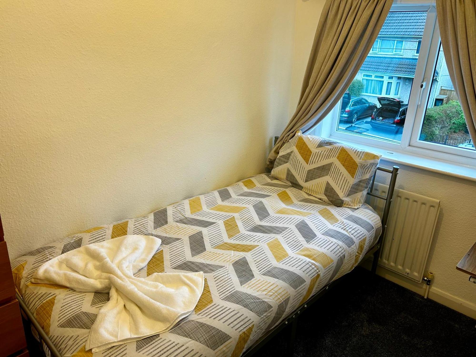 Family Home Near Cribbs Causeway And The Wave, Just 2 Minutes From Airbus And Rolls Royce บริสตอล ภายนอก รูปภาพ